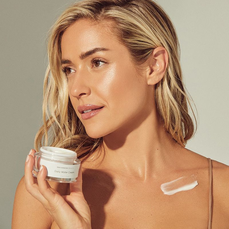 kristin-cavallari-usædvanlig-skønhed-daglig-vand-creme