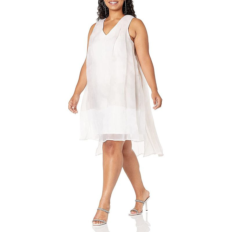 amazon-faisant-la-coupe-robe-blanche-plus