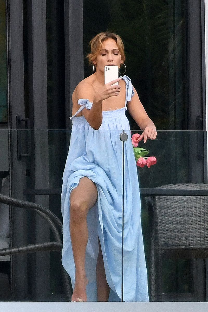 jennifer-lopez-robe-bleue2