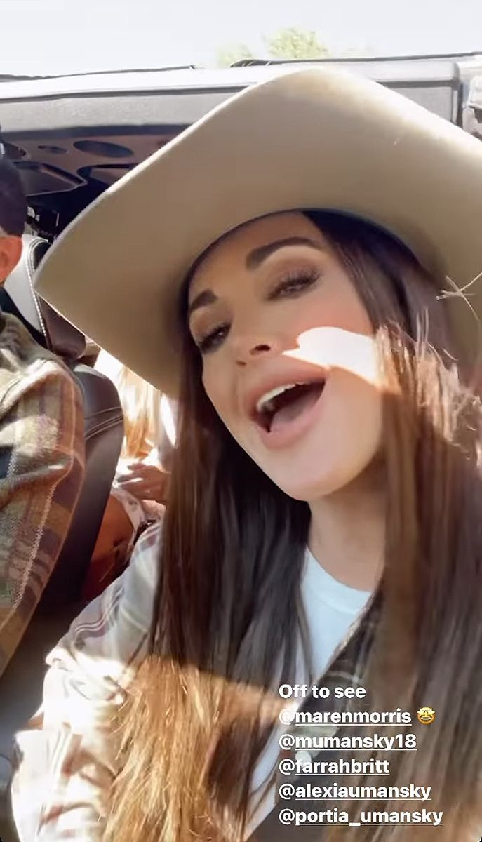 kyle-richards-kockovaná-košela-instagram
