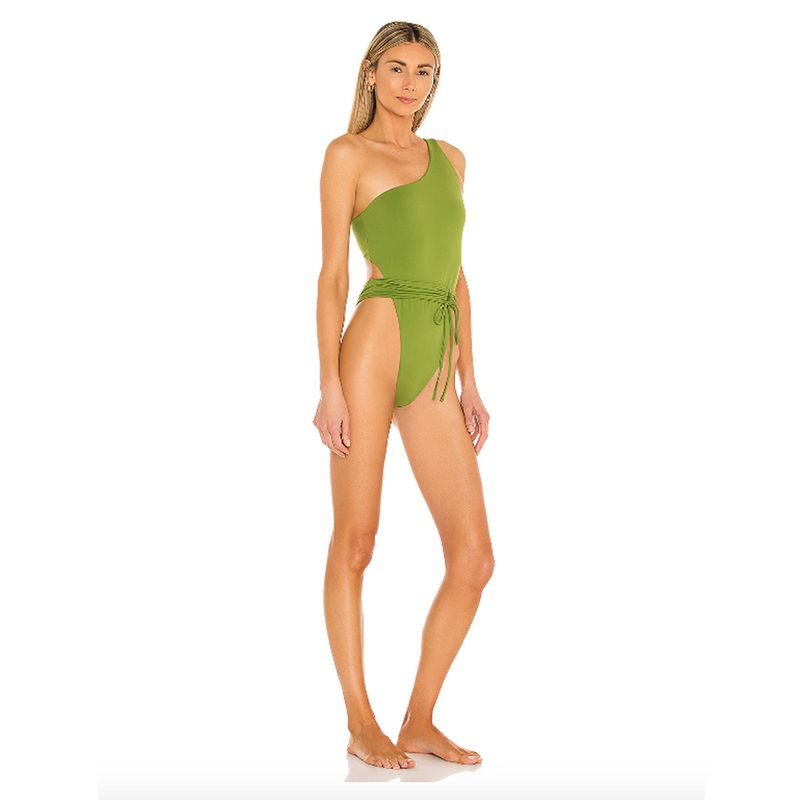 maillot-de-bain-une-piece-flatteur-revolve