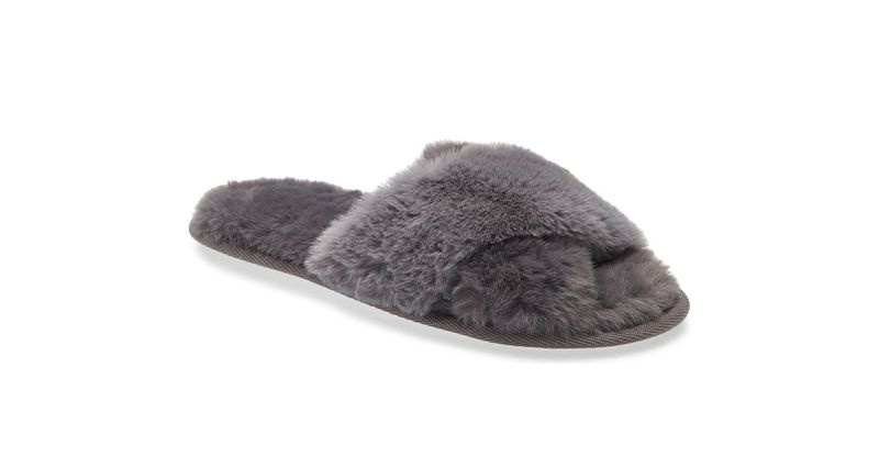 nordstrom-anniversaire-vente-pantoufles-fuzzy