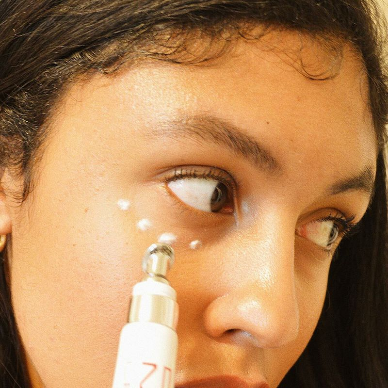 dermelect-aplicador-de-crema-contorno-de-ojos