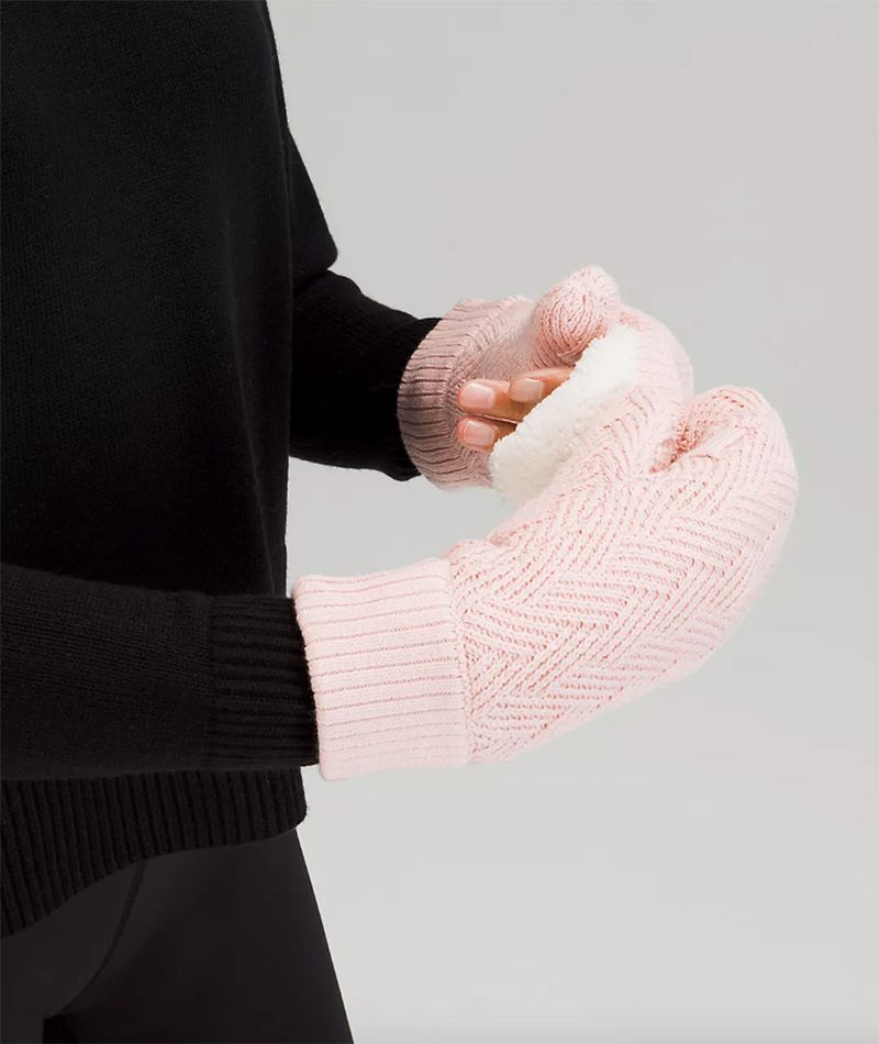 lululemon-holiday-gifts-chevron-mittens