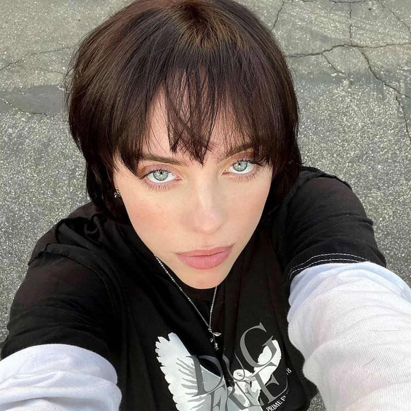 Späť k Brunette! Billie Eilish zhadzuje svoju blond hrivu: