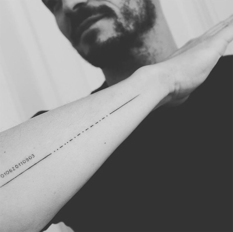 Orlando Bloom opravuje svoje nesprávne napísané tetovanie