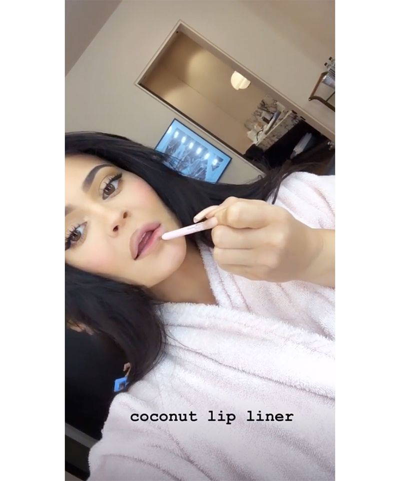 Návod na líčenie Kylie Lip-Kit – prvý krok