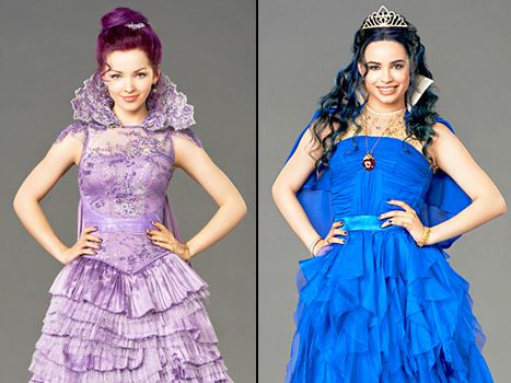 Dove Cameron et Sofia Carson dans Descendants