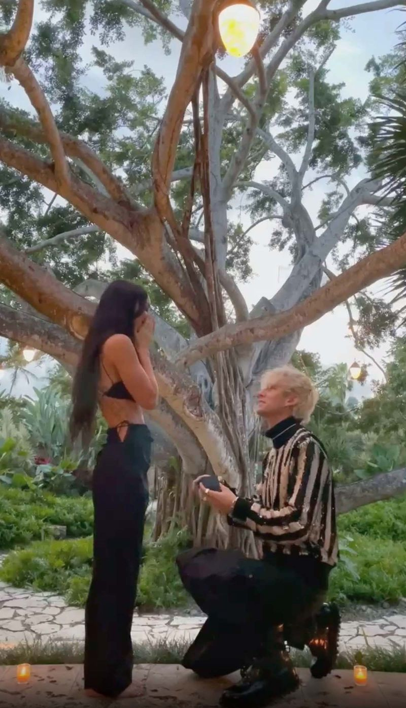 Machine Gun Kelly révèle la signification de la bague de fiançailles à 2 pierres de Megan Fox