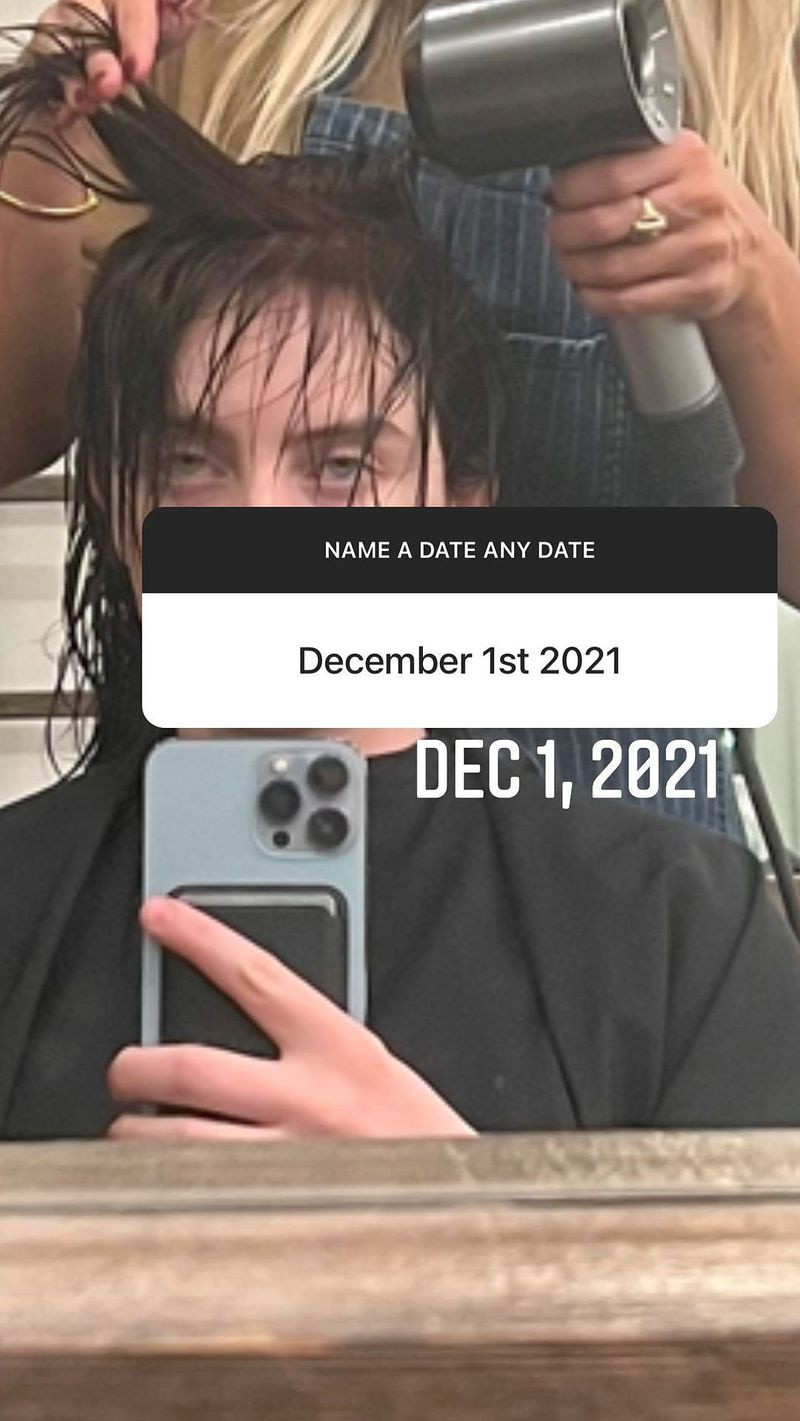 Billie Eilish blev i al hemmelighed rød i en uge, før hun farvede sin brunette