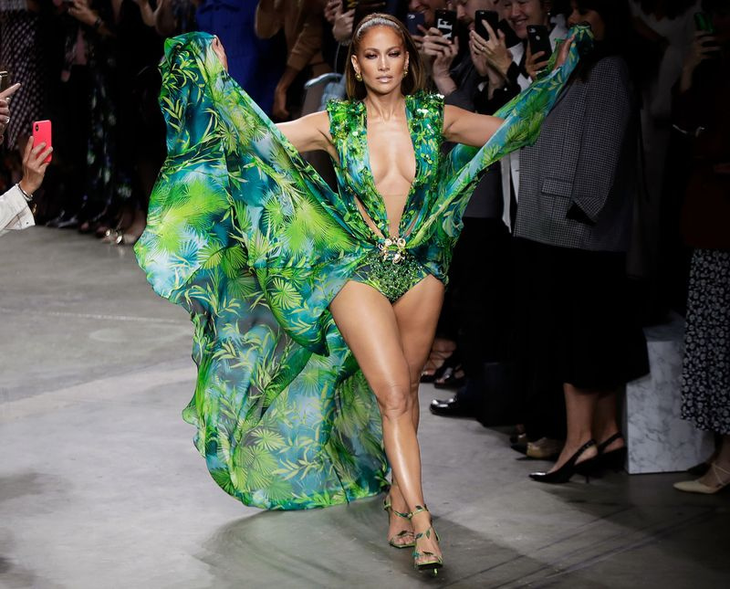 Vestido icónico de Versace de Jennifer Lopez MFW 20 de septiembre de 2019