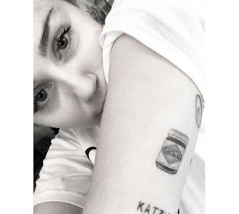Miley Cyrus Vegemite Tatuaje Instagram