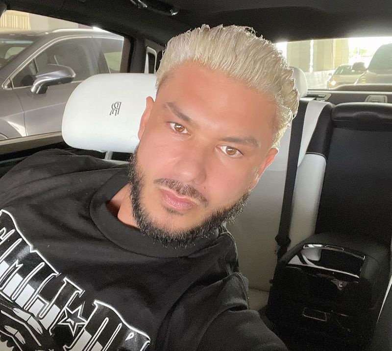 ああ、神様! DJポーリーDがプラチナヘアをデビュー