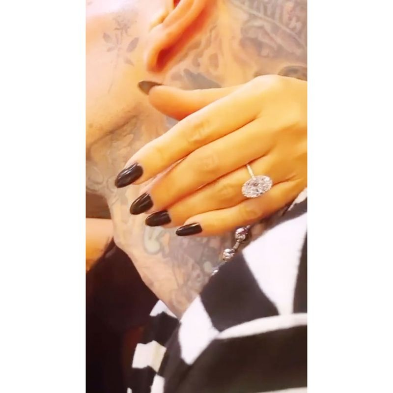 Όλες οι λεπτομέρειες Δαχτυλίδι Kourtney Kardashian από τον Travis Barker