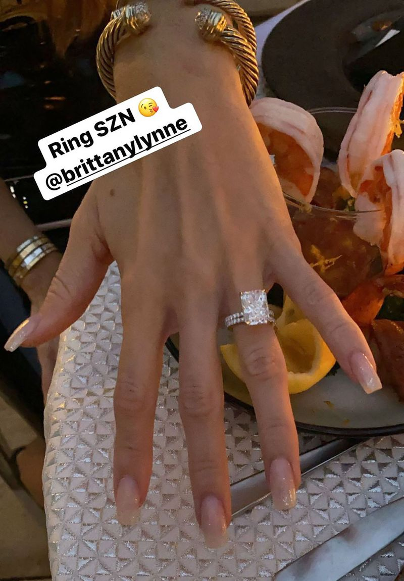 La estrella de la NFL Patrick Mahomes propone con un anillo de compromiso asombroso: foto