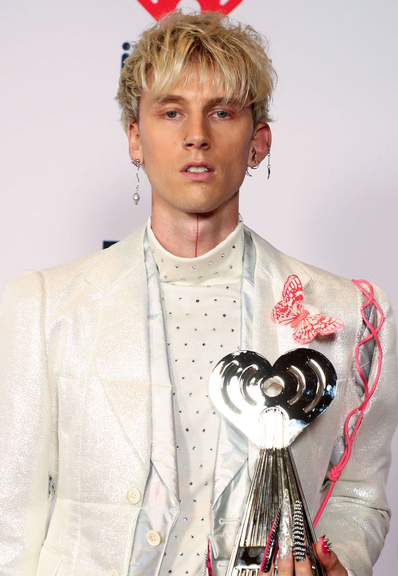 Hat Machine Gun Kelly Verlängerungen bekommen?