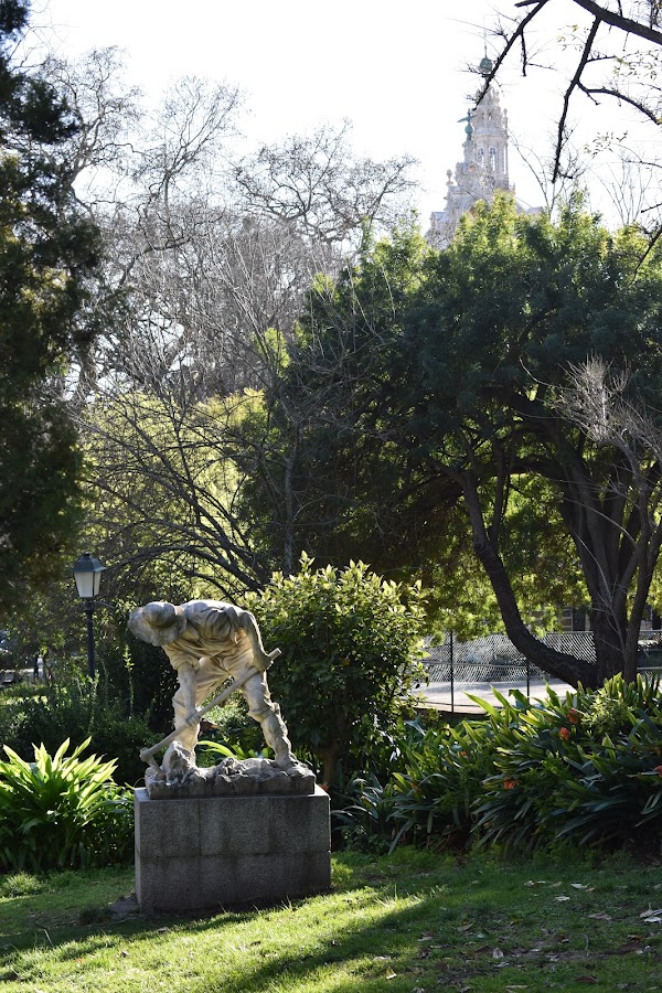 Estátua O Cavador - de Costa Motta (tio) foto 2