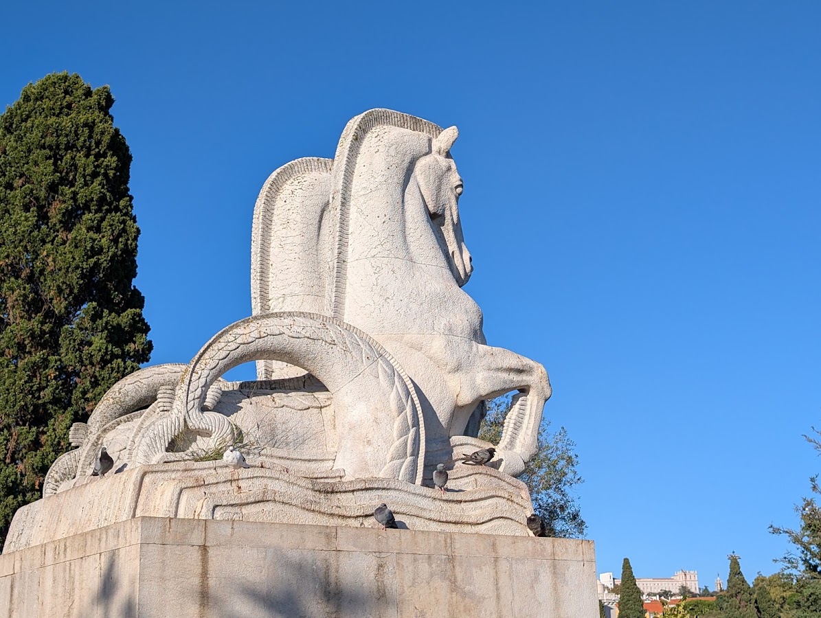 Escultura dos Cavalos Marinhos foto 7