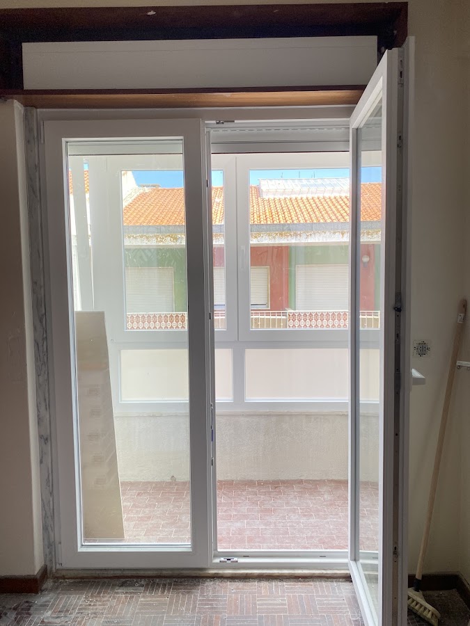 SKLO — Janelas de Madeira, PVC e Alumínio foto 1